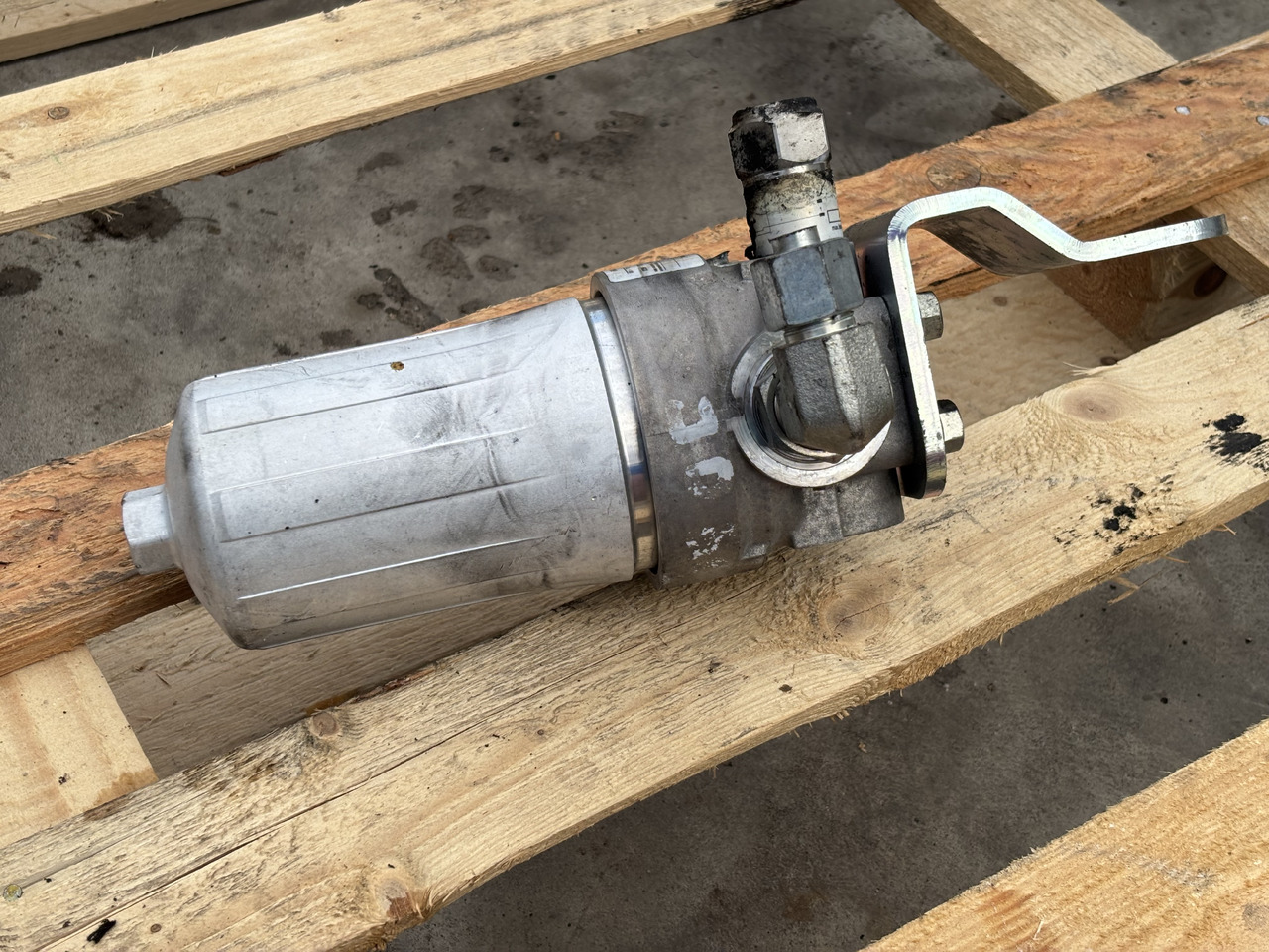 John Deere 8200 8400 8600 Filtr Płynu Hydraulicznego AXE64212 AXE82466 - Hidraulikaszűrő - Mezőgazdasági gépek: 3 kép. John Deere 8200 8400 8600 Filtr Płynu Hydraulicznego AXE64212 AXE82466 - Hidraulikaszűrő - Mezőgazdasági gépek: 3 kép.