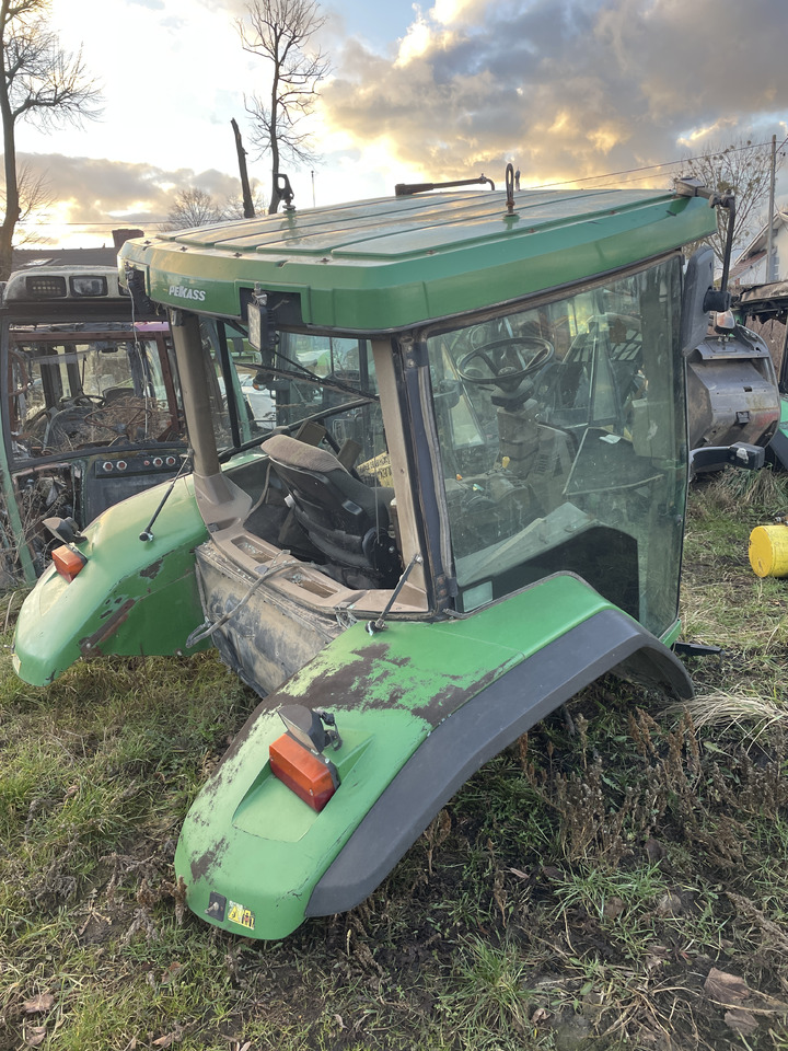 John Deere 8210 - kabina dach fotel błotniki plastiki lampy - Fülke - Mezőgazdasági gépek: 5 kép. John Deere 8210 - kabina dach fotel błotniki plastiki lampy - Fülke - Mezőgazdasági gépek: 5 kép.