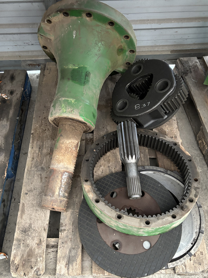 John Deere 8330 8370 Zwolnica Tylna Obudowa Wał R156486 R174225 R156486 R314670 R296985 R560119 - Véglehajtás - Mezőgazdasági gépek: 5 kép. John Deere 8330 8370 Zwolnica Tylna Obudowa Wał R156486 R174225 R156486 R314670 R296985 R560119 - Véglehajtás - Mezőgazdasági gépek: 5 kép.