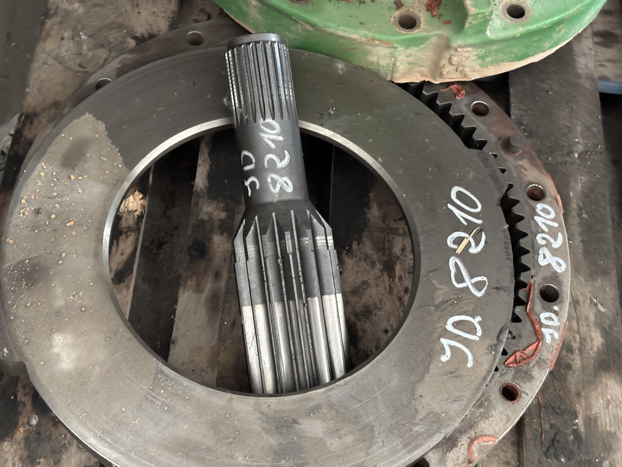 John Deere 8330 8370 Zwolnica Tylna Obudowa Wał R156486 R174225 R156486 R314670 R296985 R560119 - Véglehajtás - Mezőgazdasági gépek: 2 kép. John Deere 8330 8370 Zwolnica Tylna Obudowa Wał R156486 R174225 R156486 R314670 R296985 R560119 - Véglehajtás - Mezőgazdasági gépek: 2 kép.