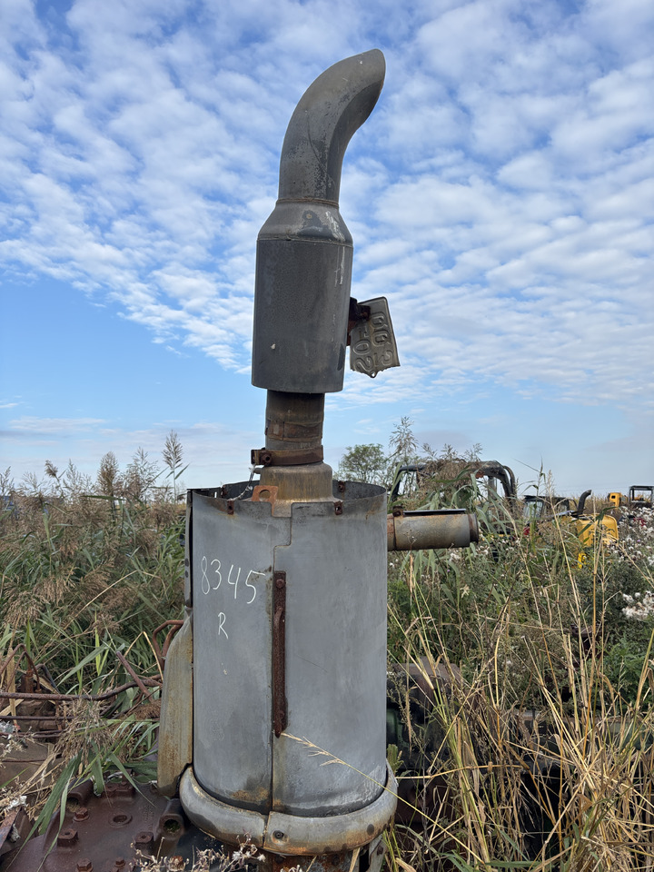 John Deere 8345R - tłumik wydech RE572555 RE574595 RE561385 - Hangtompító - Mezőgazdasági gépek: 1 kép. John Deere 8345R - tłumik wydech RE572555 RE574595 RE561385 - Hangtompító - Mezőgazdasági gépek: 1 kép.