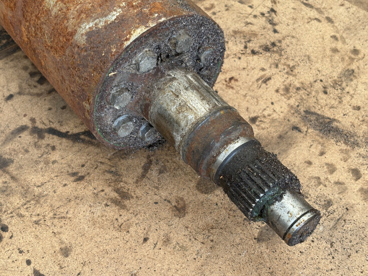 John Deere 8600 Walec Gładki Obudowa Łożyska AXE14946 HXE100665 - Járószerkezet alkatrészek - Mezőgazdasági gépek: 3 kép. John Deere 8600 Walec Gładki Obudowa Łożyska AXE14946 HXE100665 - Járószerkezet alkatrészek - Mezőgazdasági gépek: 3 kép.