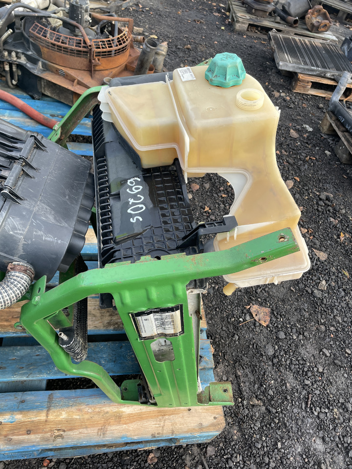 John Deere seria 6005 6020 7020 - chłodnica wody AL168727 - Köztes hűtő: 1 kép. John Deere seria 6005 6020 7020 - chłodnica wody AL168727 - Köztes hűtő: 1 kép.