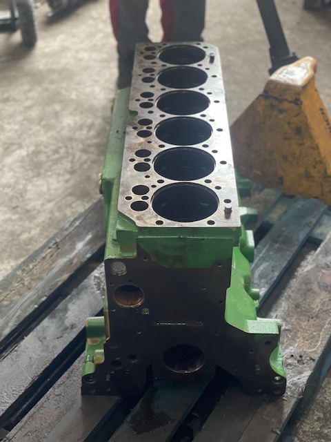 John deere R504850 C blok cylindrów - Motorblokk - Mezőgazdasági gépek: 4 kép. John deere R504850 C blok cylindrów - Motorblokk - Mezőgazdasági gépek: 4 kép.