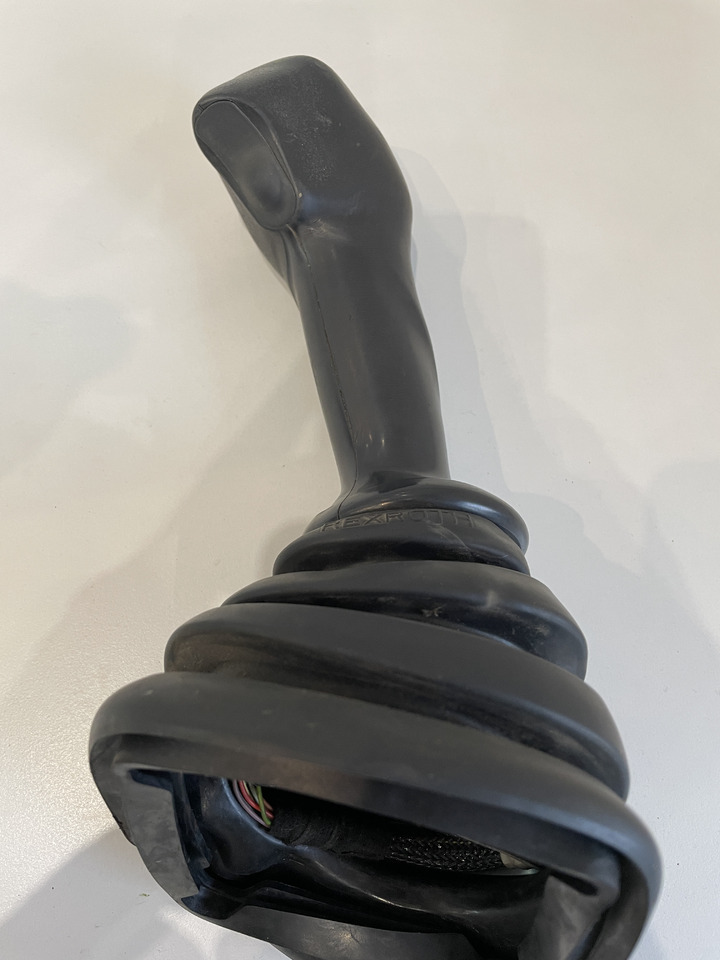 Joystick dżwignia do koparki Rexroth Komatsu CAT JCB Case - Fülke és belső tér - Kotrógép: 1 kép. Joystick dżwignia do koparki Rexroth Komatsu CAT JCB Case - Fülke és belső tér - Kotrógép: 1 kép.