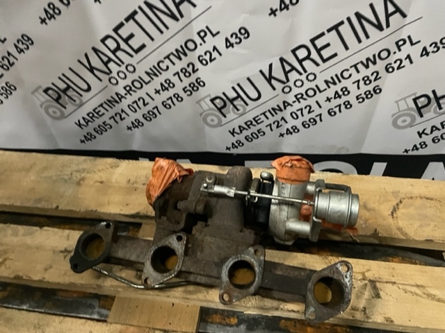 Kubota V3600 , V3300 kolektor wydechowy turbospręźarka turbina - Kipufogó leömlő - Mezőgazdasági gépek: 4 kép. Kubota V3600 , V3300 kolektor wydechowy turbospręźarka turbina - Kipufogó leömlő - Mezőgazdasági gépek: 4 kép.