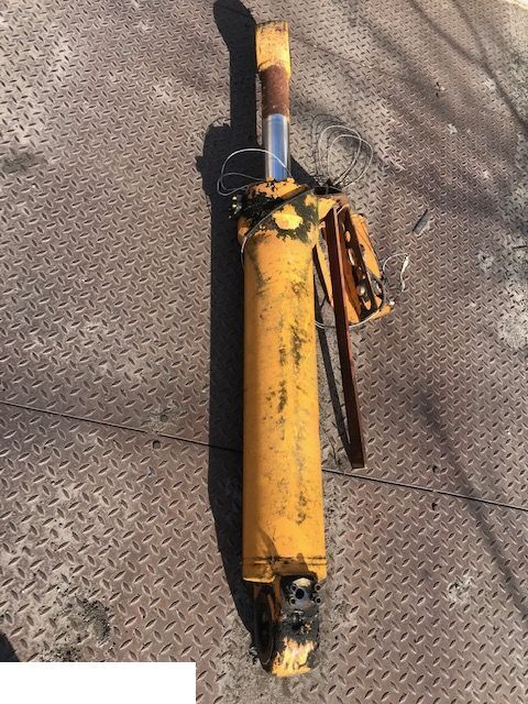 Liebherr 564 - Siłownik Wychyłu Łyźki - Hidraulikus henger - Építőipari gépek: 1 kép. Liebherr 564 - Siłownik Wychyłu Łyźki - Hidraulikus henger - Építőipari gépek: 1 kép.