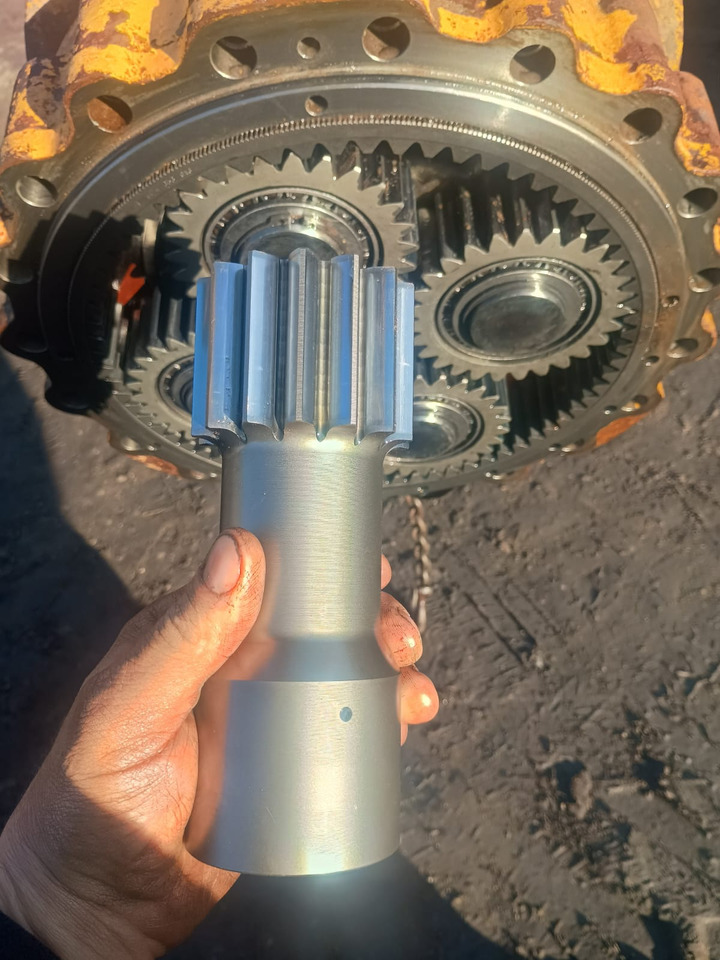 Liebherr L 550 L550 Doosan DL 250 DL250 Zwolnica Kompletna + Wał Napędu Zwolnicy - Véglehajtás - Mezőgazdasági gépek: 3 kép. Liebherr L 550 L550 Doosan DL 250 DL250 Zwolnica Kompletna + Wał Napędu Zwolnicy - Véglehajtás - Mezőgazdasági gépek: 3 kép.