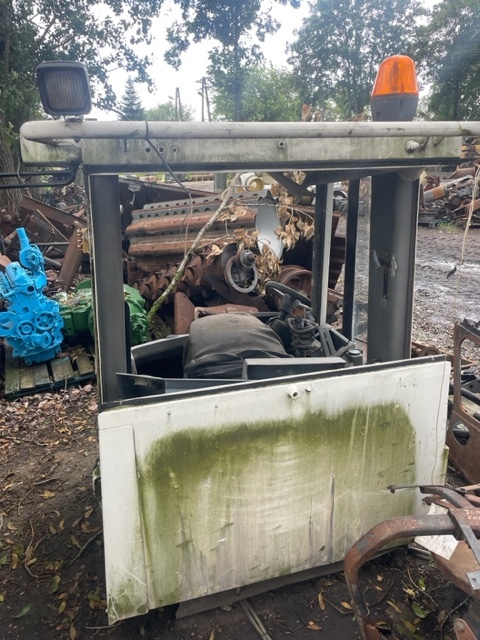 Liebherr L544 kabina części - Fülke - Építőipari gépek: 1 kép. Liebherr L544 kabina części - Fülke - Építőipari gépek: 1 kép.