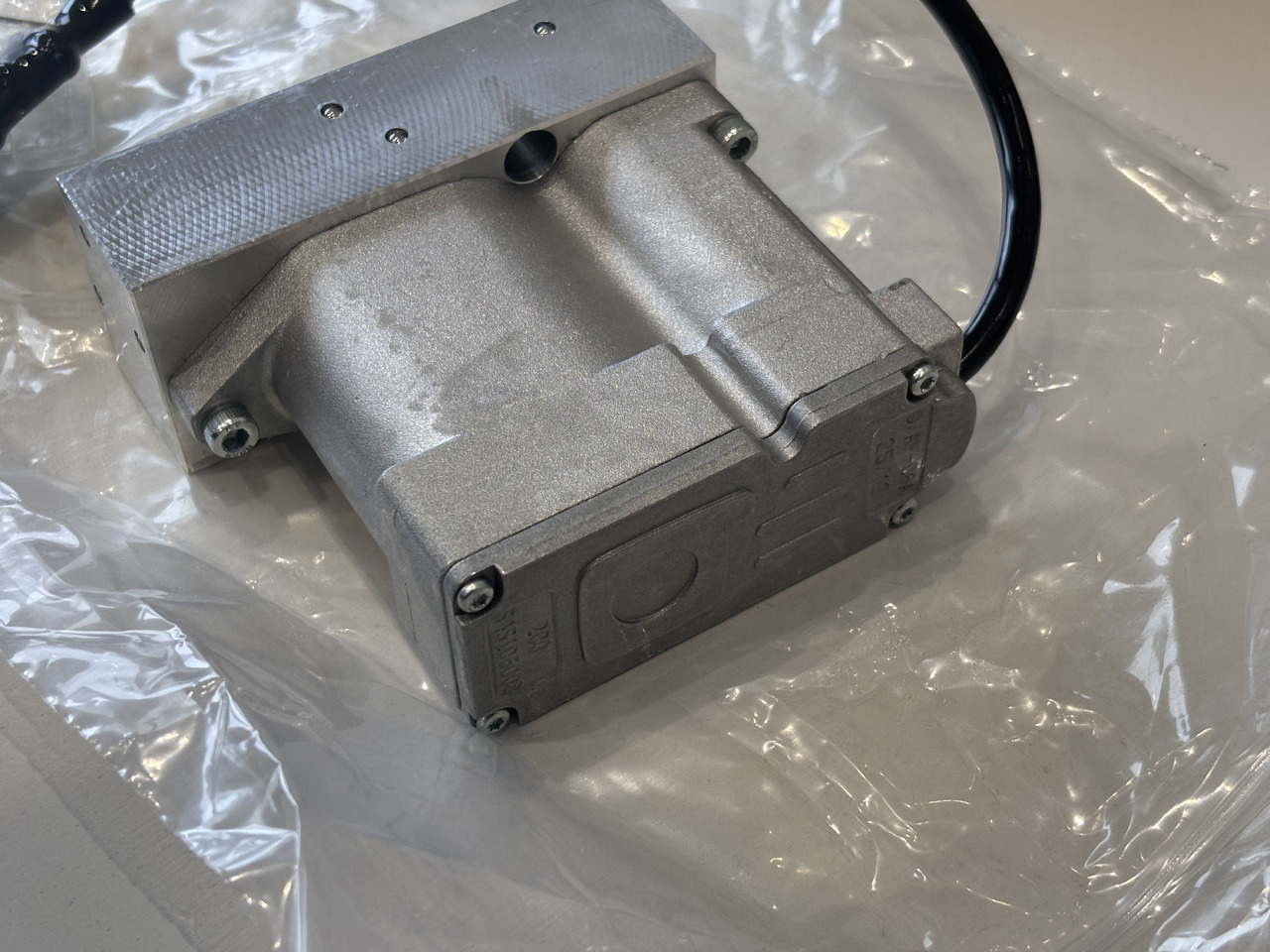 MERLO Cewka Elektrozawór Wysuwu Ramienia 086555 - Hidraulikus szelep - Anyagmozgató gép: 3 kép. MERLO Cewka Elektrozawór Wysuwu Ramienia 086555 - Hidraulikus szelep - Anyagmozgató gép: 3 kép.