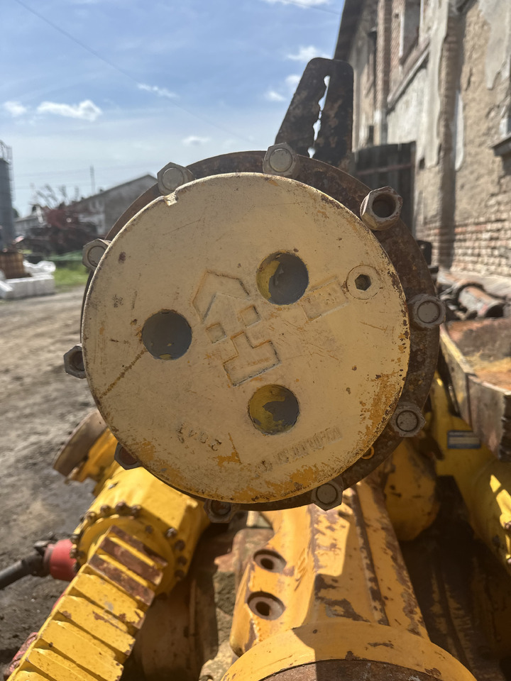 Manitou 1233 , Manitou 1232 zwolnica zwrotnica Piasta koła most napędowy części 10 szpilek - Csonkállvány - Mezőgazdasági gépek: 2 kép. Manitou 1233 , Manitou 1232 zwolnica zwrotnica Piasta koła most napędowy części 10 szpilek - Csonkállvány - Mezőgazdasági gépek: 2 kép.