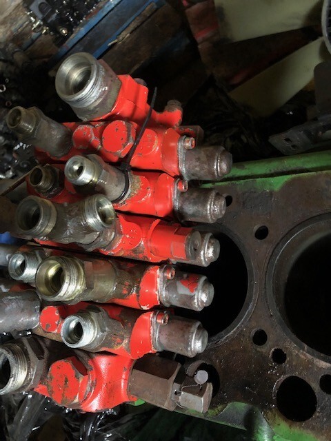 Manitou 626 | 628 - Rozdzielacz Hydrauliczny - Hidraulikus szelep - Mezőgazdasági gépek: 4 kép. Manitou 626 | 628 - Rozdzielacz Hydrauliczny - Hidraulikus szelep - Mezőgazdasági gépek: 4 kép.