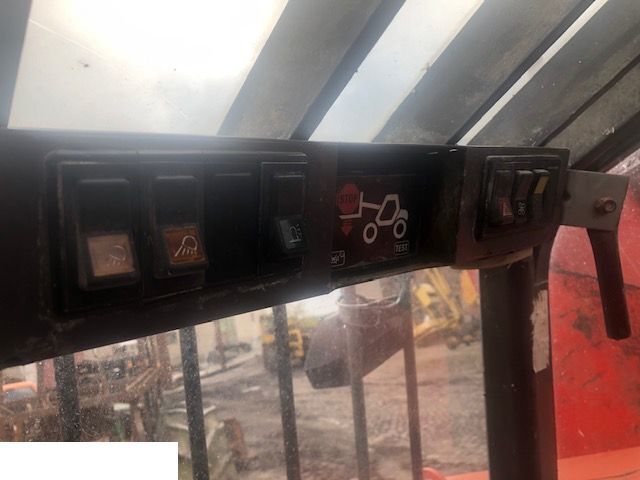 Manitou 626 - Obudowa - Karosszéria és külső - Teleszkópos rakodó: 5 kép. Manitou 626 - Obudowa - Karosszéria és külső - Teleszkópos rakodó: 5 kép.