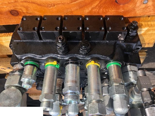 Manitou 627 - Rozdzielacz Hydrauliczny - Hidraulikus szelep - Mezőgazdasági gépek: 2 kép. Manitou 627 - Rozdzielacz Hydrauliczny - Hidraulikus szelep - Mezőgazdasági gépek: 2 kép.