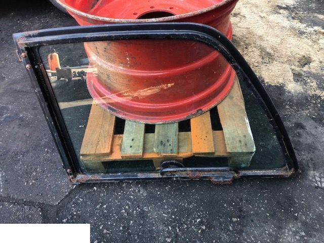 Manitou - Drzwi Górne Z Szybą - Ajtó és alkatrészek - Anyagmozgató gép: 1 kép. Manitou - Drzwi Górne Z Szybą - Ajtó és alkatrészek - Anyagmozgató gép: 1 kép.