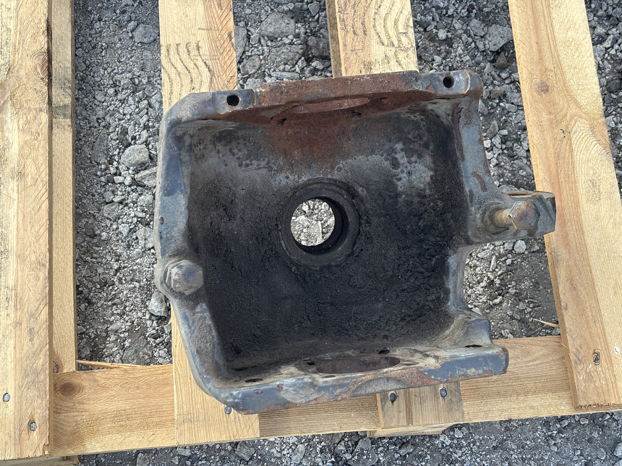 Massey Ferguson 5613 D6 Zwrotnica - Csonkállvány - Mezőgazdasági gépek: 1 kép. Massey Ferguson 5613 D6 Zwrotnica - Csonkállvány - Mezőgazdasági gépek: 1 kép.