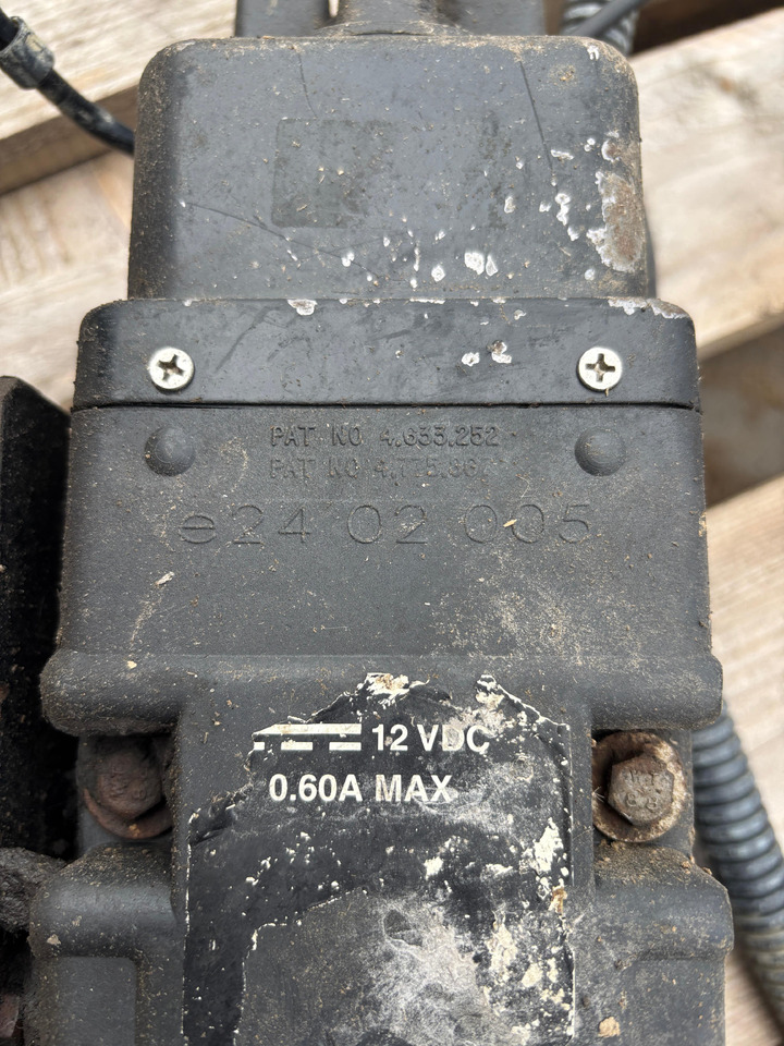 Massey Ferguson, Landini, Claas Radar Sensor Czujnik Prędkości Miernik Areału 3714290M2 - Érzékelő - Mezőgazdasági gépek: 4 kép. Massey Ferguson, Landini, Claas Radar Sensor Czujnik Prędkości Miernik Areału 3714290M2 - Érzékelő - Mezőgazdasági gépek: 4 kép.
