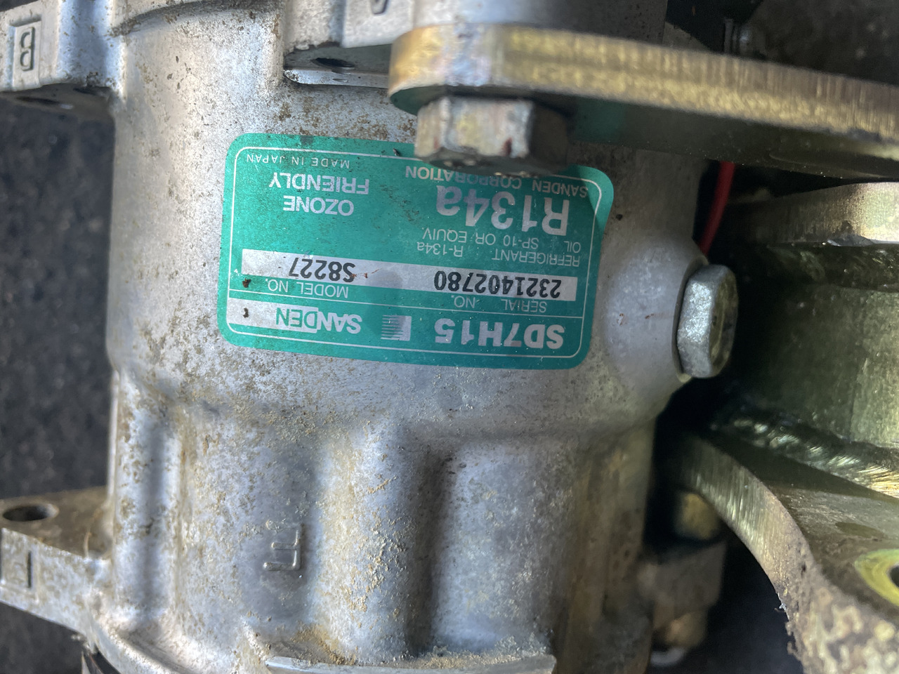 Massey Fergusson 6120 - sprężarka kompresor klimatyzacji Sanden S8227 B709S43 3712528M2 - Klímakompresszor - Mezőgazdasági gépek: 3 kép. Massey Fergusson 6120 - sprężarka kompresor klimatyzacji Sanden S8227 B709S43 3712528M2 - Klímakompresszor - Mezőgazdasági gépek: 3 kép.