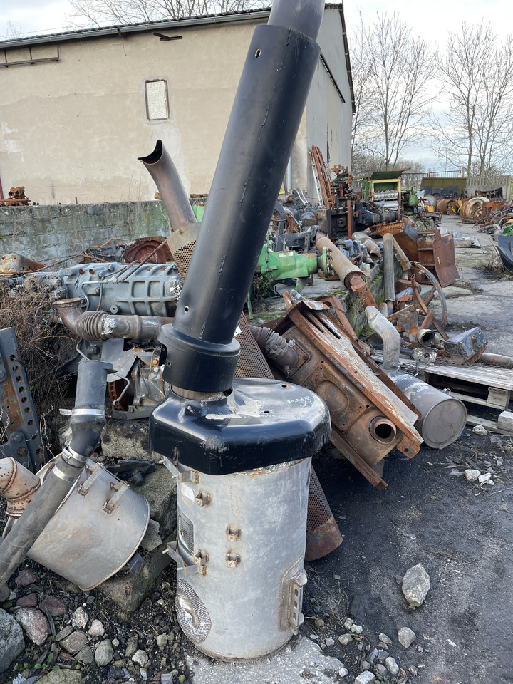 Massey Fergusson 8670 - wydech tłumik - Hangtompító - Mezőgazdasági gépek: 1 kép. Massey Fergusson 8670 - wydech tłumik - Hangtompító - Mezőgazdasági gépek: 1 kép.