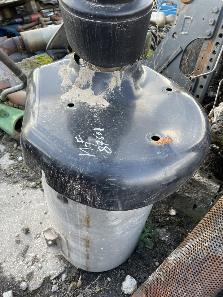 Massey Fergusson 8670 - wydech tłumik - Hangtompító - Mezőgazdasági gépek: 2 kép. Massey Fergusson 8670 - wydech tłumik - Hangtompító - Mezőgazdasági gépek: 2 kép.