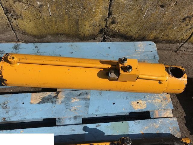 Matbro ts 280 - Siłowniki Hydraulika - Hidraulikus henger - Mezőgazdasági gépek: 3 kép. Matbro ts 280 - Siłowniki Hydraulika - Hidraulikus henger - Mezőgazdasági gépek: 3 kép.