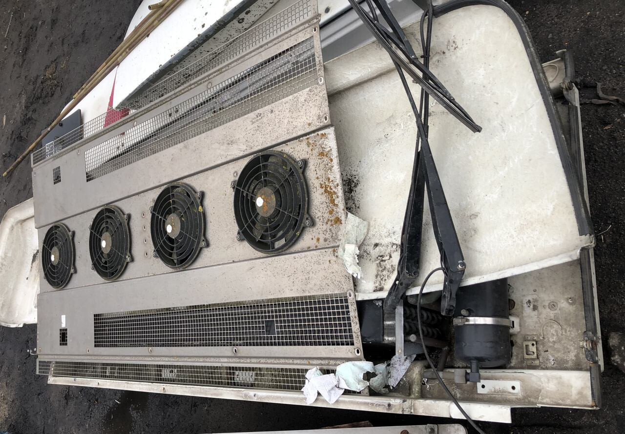 Mercedes Setra Evobus-części róźne/autobus-chłodnica wentylatory klimatyzacji - Klíma alkatrész - Busz: 1 kép. Mercedes Setra Evobus-części róźne/autobus-chłodnica wentylatory klimatyzacji - Klíma alkatrész - Busz: 1 kép.