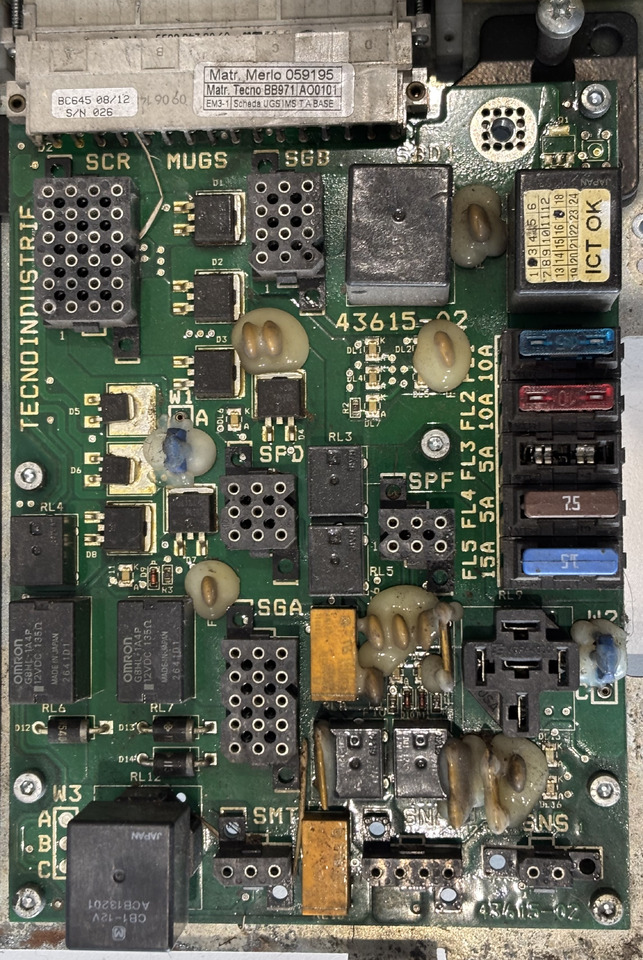 Merlo 059195 Kontroler Płyta Elektroniczna ECU MUGS UGS SGB Sterownik Bezpiecznik - ECU - Mezőgazdasági gépek: 1 kép. Merlo 059195 Kontroler Płyta Elektroniczna ECU MUGS UGS SGB Sterownik Bezpiecznik - ECU - Mezőgazdasági gépek: 1 kép.