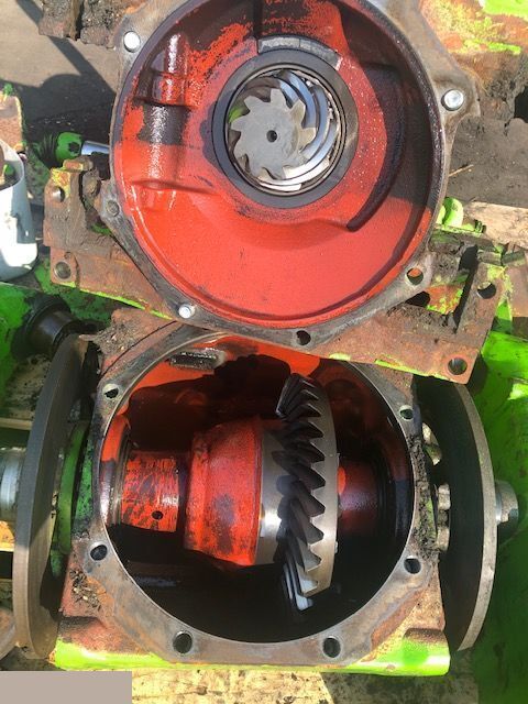 Merlo - Mechanizm Róźnicowy Atak Półosie Koło talerzowe - Differenciálmű - Mezőgazdasági gépek: 3 kép. Merlo - Mechanizm Róźnicowy Atak Półosie Koło talerzowe - Differenciálmű - Mezőgazdasági gépek: 3 kép.