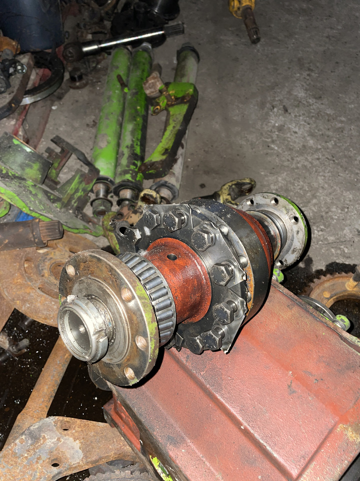 Merlo - mechanizm róźnicowy dyferencjał dyfer z blokadą - Differenciálmű - Mezőgazdasági gépek: 1 kép. Merlo - mechanizm róźnicowy dyferencjał dyfer z blokadą - Differenciálmű - Mezőgazdasági gépek: 1 kép.