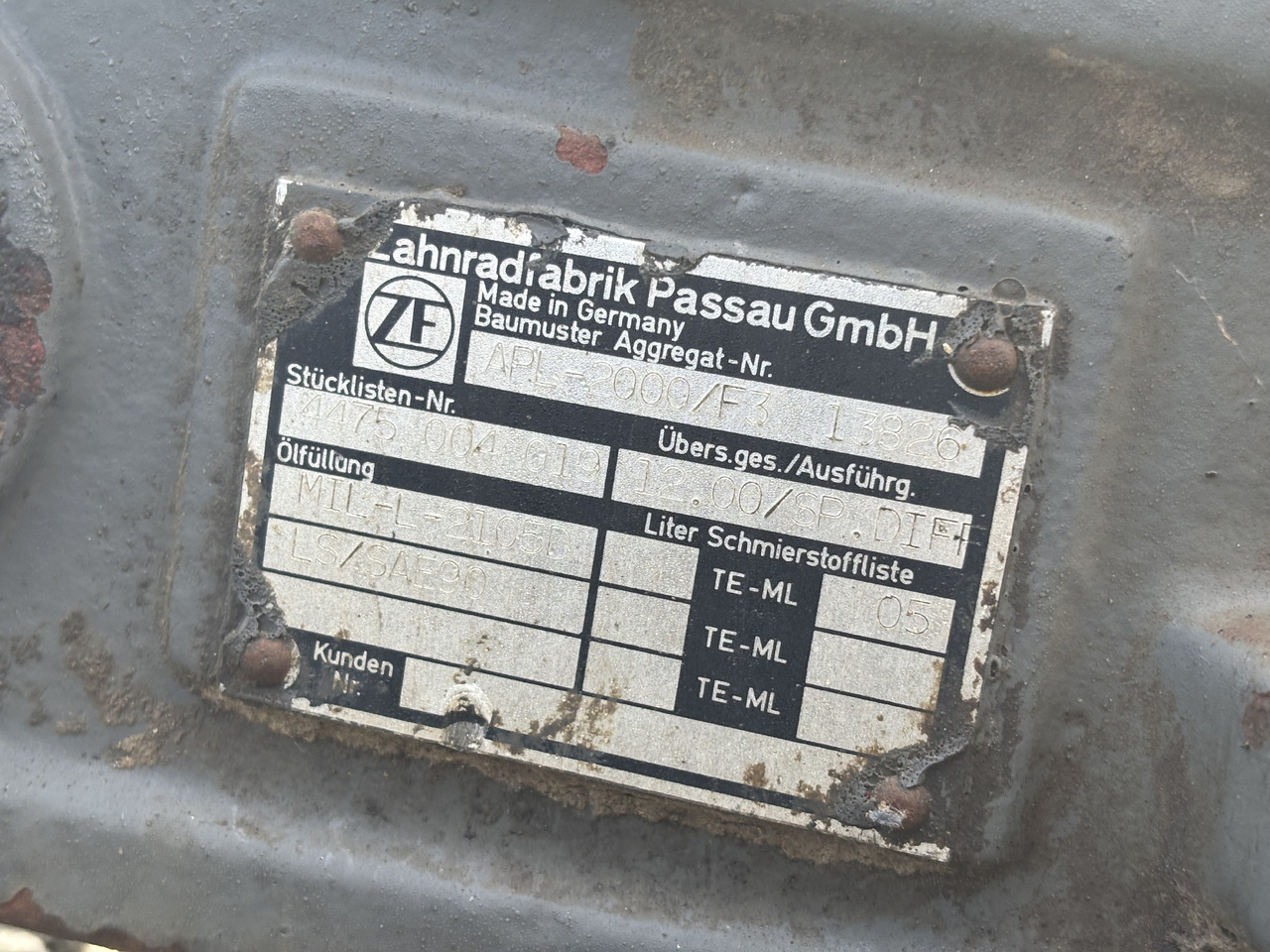 Most ZF Części APL-2000/F3 Dyferencjał Mechanizm Różnicowy Atak Półoś Przekładnia - Differenciálmű - Mezőgazdasági gépek: 5 kép. Most ZF Części APL-2000/F3 Dyferencjał Mechanizm Różnicowy Atak Półoś Przekładnia - Differenciálmű - Mezőgazdasági gépek: 5 kép.