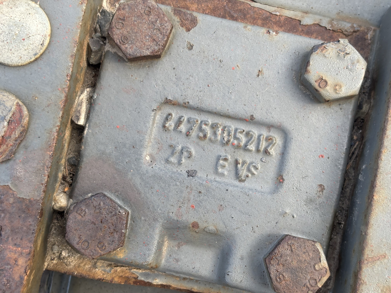 Most ZF Części APL-2000/F3 Dyferencjał Mechanizm Różnicowy Atak Półoś Przekładnia - Differenciálmű - Mezőgazdasági gépek: 2 kép. Most ZF Części APL-2000/F3 Dyferencjał Mechanizm Różnicowy Atak Półoś Przekładnia - Differenciálmű - Mezőgazdasági gépek: 2 kép.