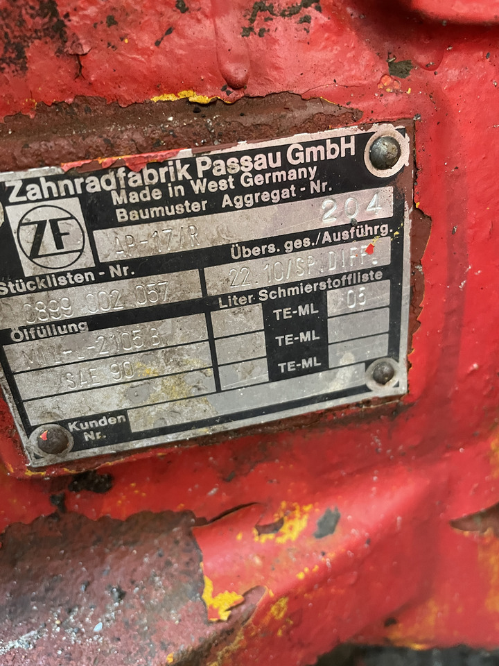 Most przedni napędowy oś ZF AP-17/R - zwolnica wkład piasta obudowa - Tengely és alkatrészek - Mezőgazdasági gépek: 1 kép. Most przedni napędowy oś ZF AP-17/R - zwolnica wkład piasta obudowa - Tengely és alkatrészek - Mezőgazdasági gépek: 1 kép.