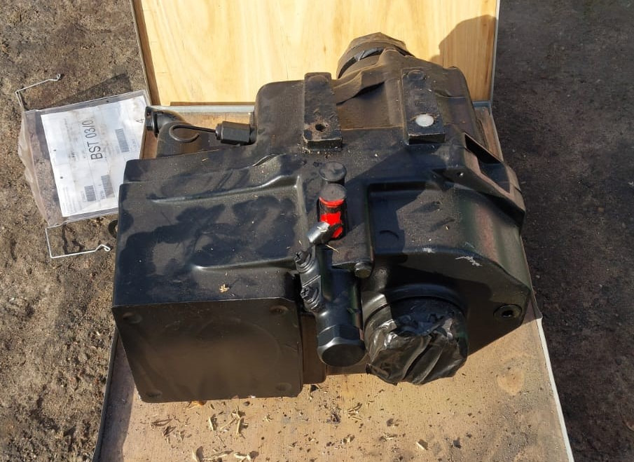 NAF BST 03/0 04 Skrzynia Biegów Ponsse Ergo Komatsu NOWA - Sebességváltó - Mezőgazdasági gépek: 1 kép. NAF BST 03/0 04 Skrzynia Biegów Ponsse Ergo Komatsu NOWA - Sebességváltó - Mezőgazdasági gépek: 1 kép.