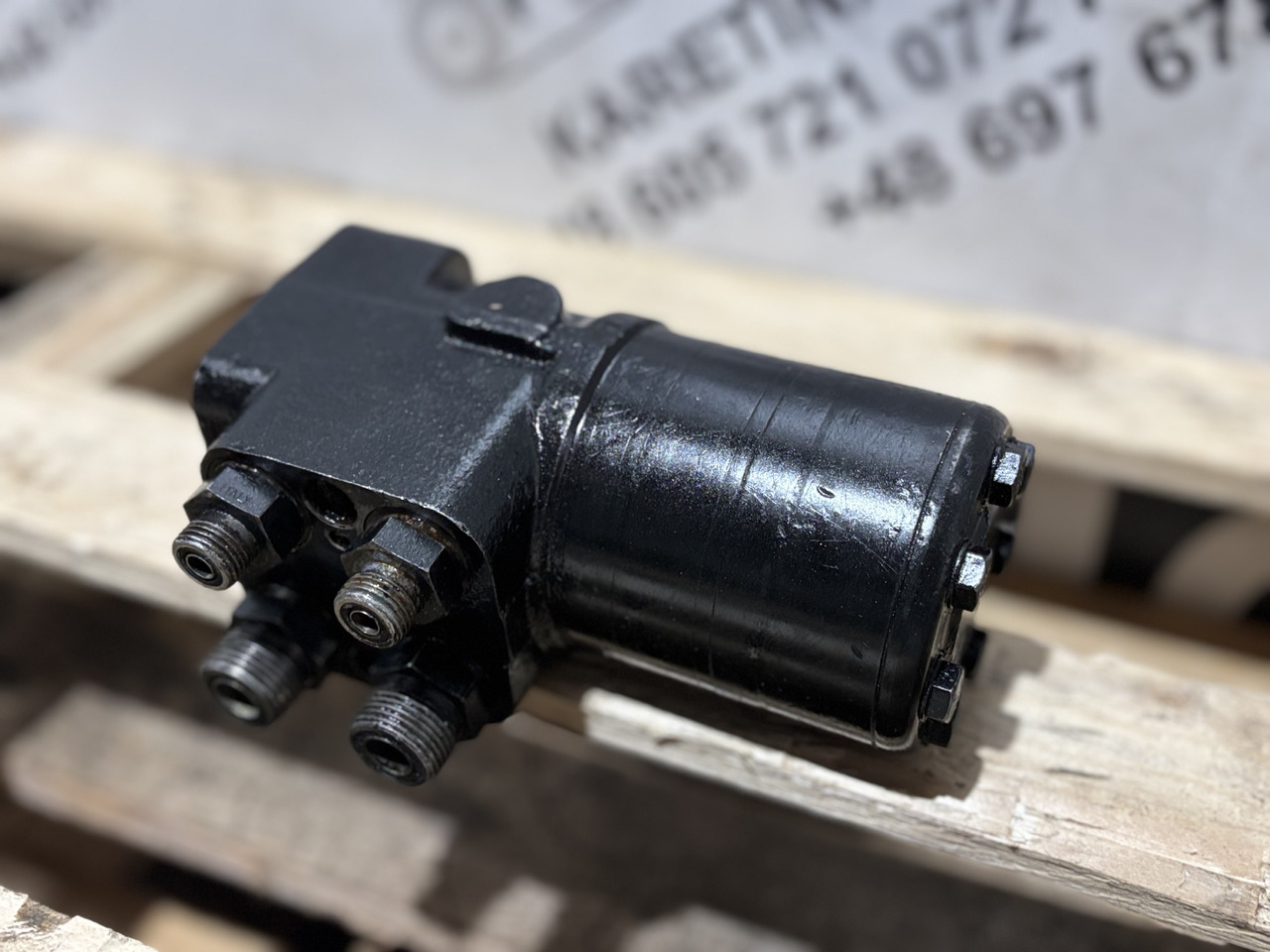 New Holland Orbitrol T6070 T6080 T6090 T7060 T7070 CASE Puma 47136607 - Szervószivattyú - Mezőgazdasági gépek: 3 kép. New Holland Orbitrol T6070 T6080 T6090 T7060 T7070 CASE Puma 47136607 - Szervószivattyú - Mezőgazdasági gépek: 3 kép.