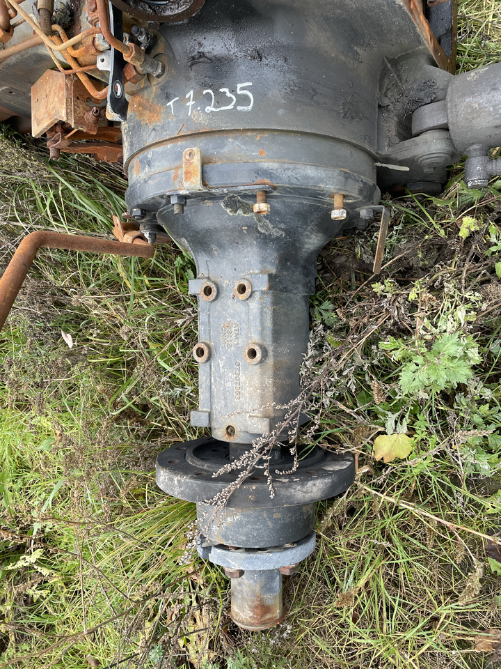 New Holland T7.235 - obudowa osi 87307353 - Tengely és alkatrészek - Traktor: 1 kép. New Holland T7.235 - obudowa osi 87307353 - Tengely és alkatrészek - Traktor: 1 kép.