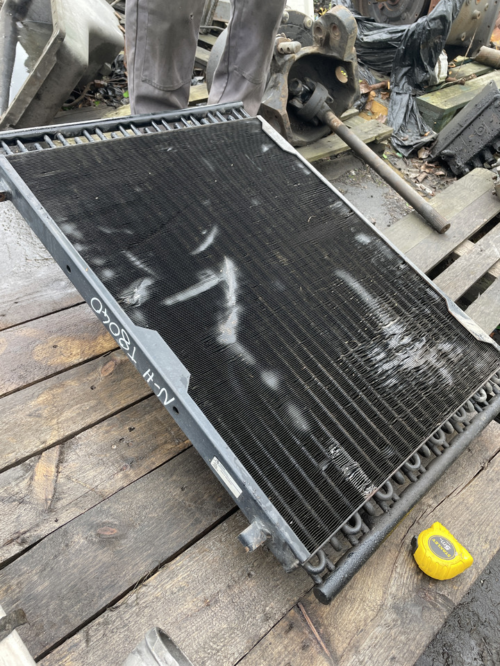 New Holland T8040 Case Magnum 180 190 210 - chłodnica oleju hydraulicznego 84217213 - Olajhűtő - Építőipari gépek: 2 kép. New Holland T8040 Case Magnum 180 190 210 - chłodnica oleju hydraulicznego 84217213 - Olajhűtő - Építőipari gépek: 2 kép.