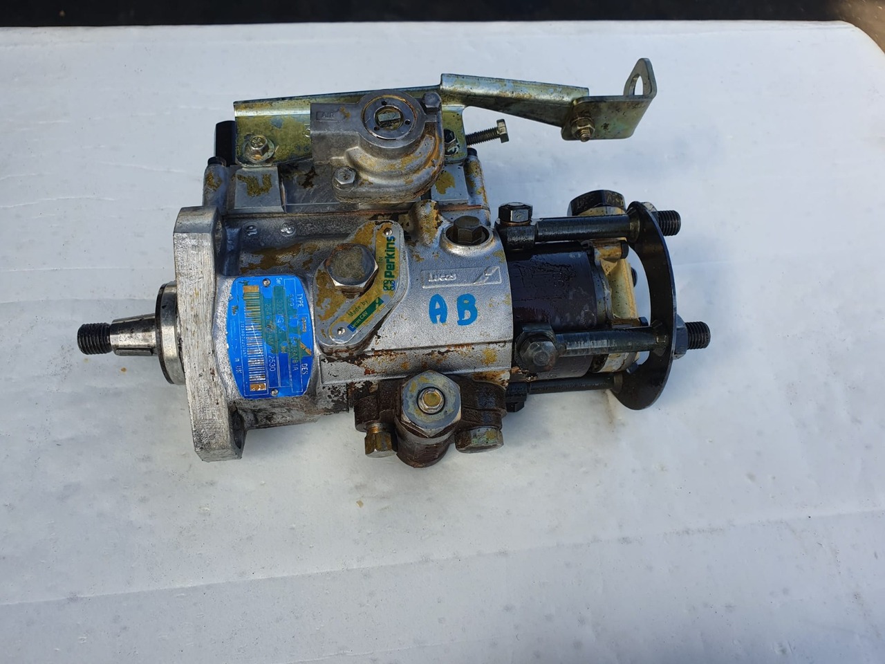 Perkins AB Pompa Paliwa Wtryskowa LUCAS typ 609 - Üzemanyag szivattyú - Mezőgazdasági gépek: 1 kép. Perkins AB Pompa Paliwa Wtryskowa LUCAS typ 609 - Üzemanyag szivattyú - Mezőgazdasági gépek: 1 kép.