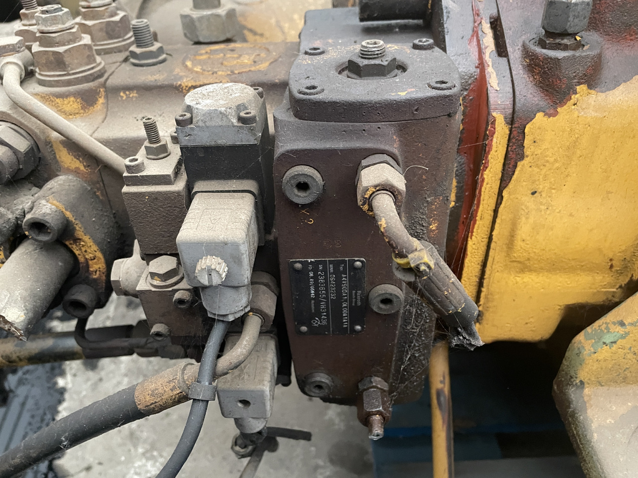 Pompa hydrauliczna hydromatik Rexroth A4V90DA1 0L001A1A - Hidraulikus szivattyú - Mezőgazdasági gépek: 1 kép. Pompa hydrauliczna hydromatik Rexroth A4V90DA1 0L001A1A - Hidraulikus szivattyú - Mezőgazdasági gépek: 1 kép.