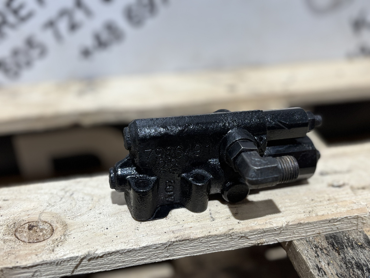 Rexroth 7986491 Zawór pompy sterującej przepływem CAT E330D E345D Forwarder 554 - Hidraulikus szelep - Építőipari gépek: 1 kép. Rexroth 7986491 Zawór pompy sterującej przepływem CAT E330D E345D Forwarder 554 - Hidraulikus szelep - Építőipari gépek: 1 kép.