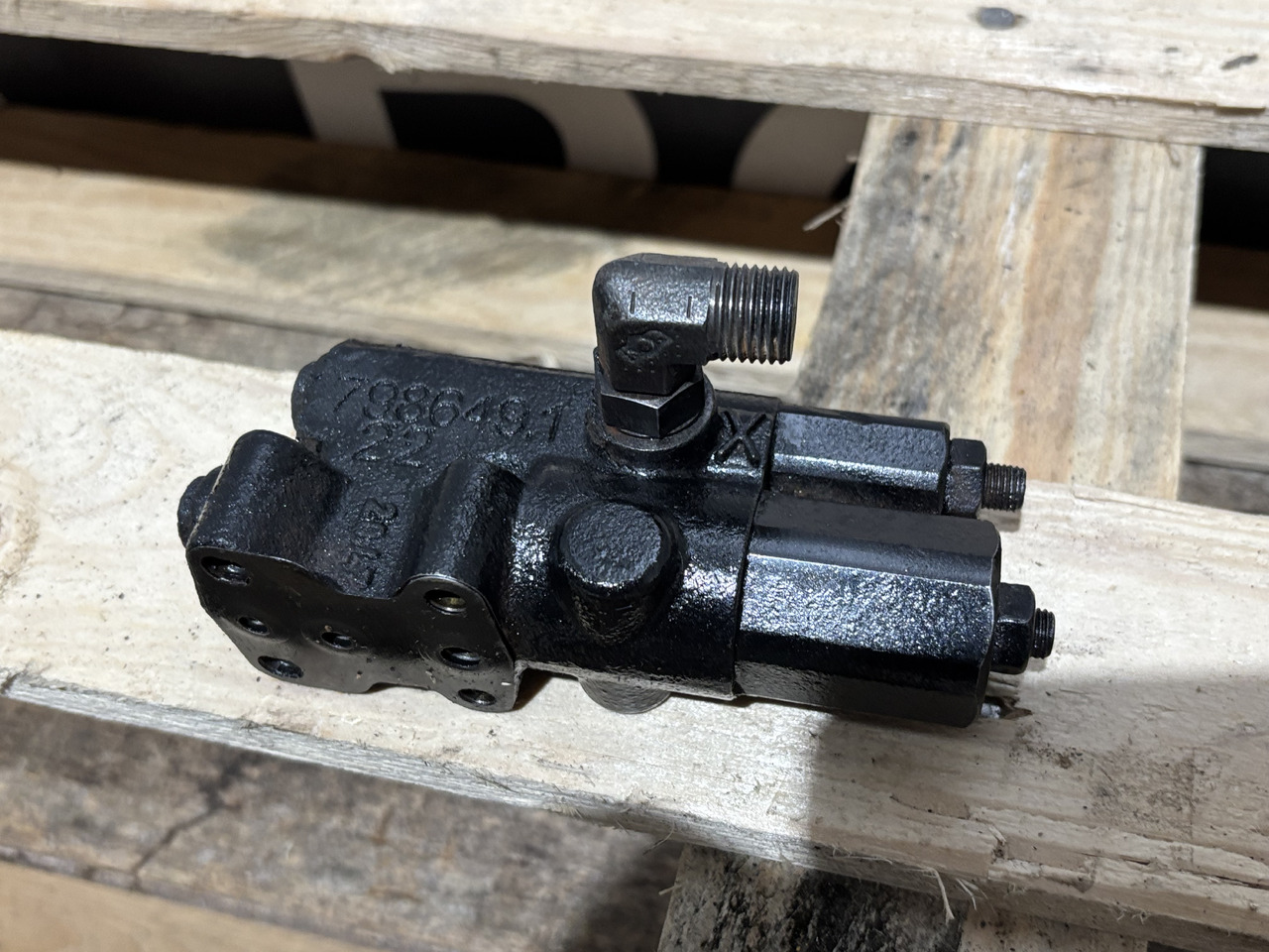 Rexroth 7986491 Zawór pompy sterującej przepływem CAT E330D E345D Forwarder 554 - Hidraulikus szelep - Építőipari gépek: 3 kép. Rexroth 7986491 Zawór pompy sterującej przepływem CAT E330D E345D Forwarder 554 - Hidraulikus szelep - Építőipari gépek: 3 kép.