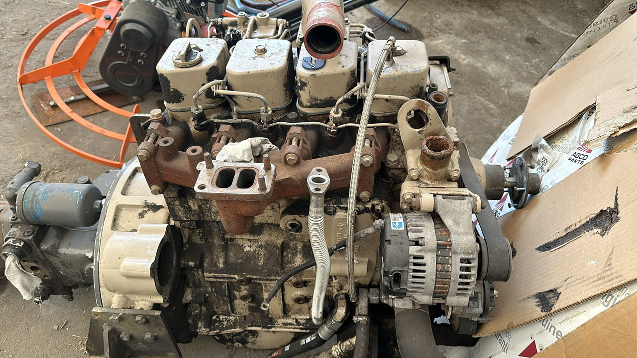 Silnik Cummins b4.5-99c - Motor - Építőipari gépek: 2 kép. Silnik Cummins b4.5-99c - Motor - Építőipari gépek: 2 kép.