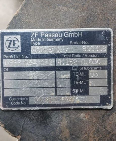 Skrzynia biegów ZF 4WG 4WG-210 Hitachi Case Komatsu - Sebességváltó - Mezőgazdasági gépek: 2 kép. Skrzynia biegów ZF 4WG 4WG-210 Hitachi Case Komatsu - Sebességváltó - Mezőgazdasági gépek: 2 kép.