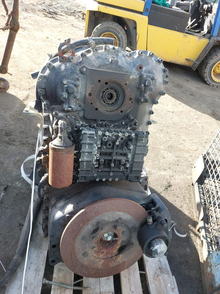 Skrzynia biegów ZF 4WG 4WG-210 Hitachi Case Komatsu - Sebességváltó - Mezőgazdasági gépek: 3 kép. Skrzynia biegów ZF 4WG 4WG-210 Hitachi Case Komatsu - Sebességváltó - Mezőgazdasági gépek: 3 kép.