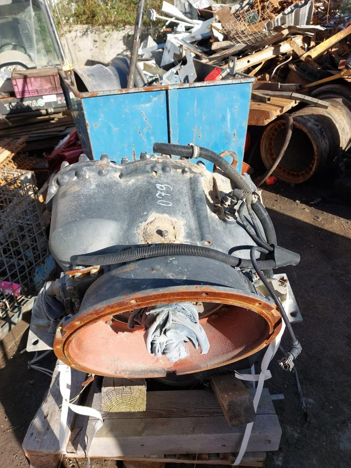 Skrzynia biegów ZF 4WG 4WG-210 Hitachi Case Komatsu - Sebességváltó - Mezőgazdasági gépek: 4 kép. Skrzynia biegów ZF 4WG 4WG-210 Hitachi Case Komatsu - Sebességváltó - Mezőgazdasági gépek: 4 kép.