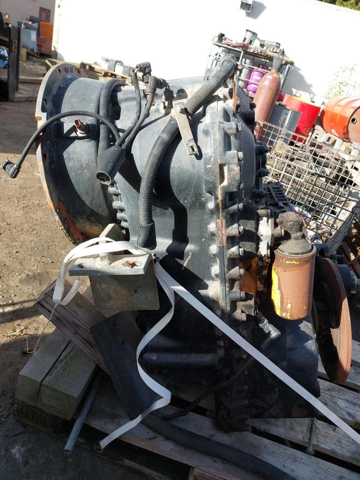 Skrzynia biegów ZF 4WG 4WG-210 Hitachi Case Komatsu - Sebességváltó - Mezőgazdasági gépek: 1 kép. Skrzynia biegów ZF 4WG 4WG-210 Hitachi Case Komatsu - Sebességváltó - Mezőgazdasági gépek: 1 kép.