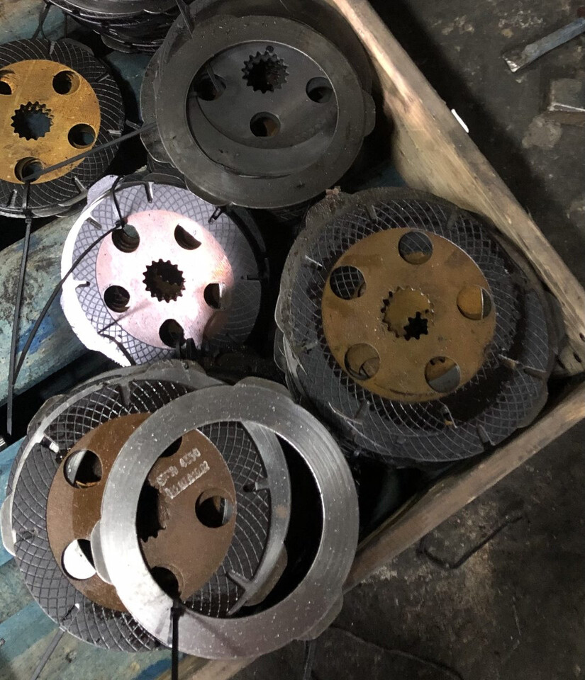 Spicer-tarczki hamulcowe przekładki/Most Spicer/Claas/Manitou/New Holland/Dieci/John Deere - Féktárcsa - Mezőgazdasági gépek: 2 kép. Spicer-tarczki hamulcowe przekładki/Most Spicer/Claas/Manitou/New Holland/Dieci/John Deere - Féktárcsa - Mezőgazdasági gépek: 2 kép.