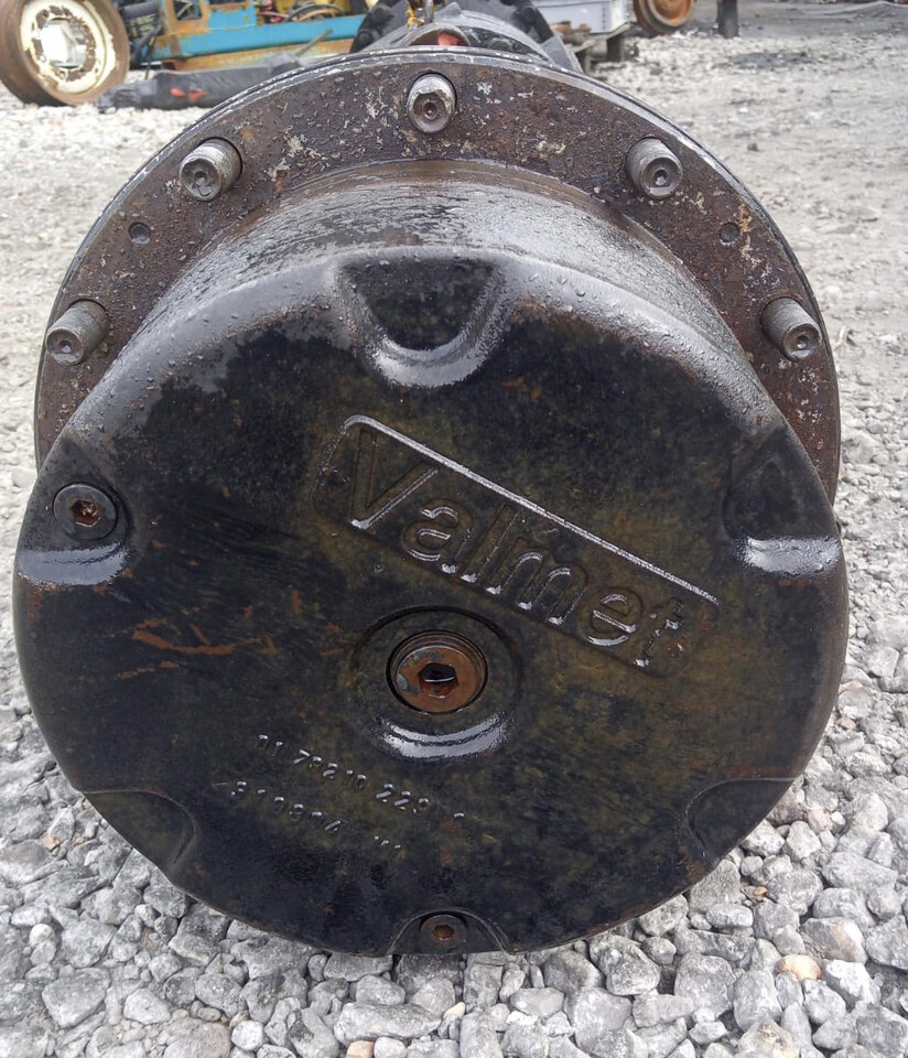 Valmet-zwolnica/Harwester 911 - Véglehajtás - Mezőgazdasági gépek: 4 kép. Valmet-zwolnica/Harwester 911 - Véglehajtás - Mezőgazdasági gépek: 4 kép.