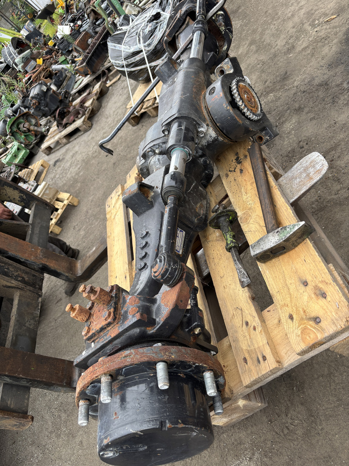 Valtra N92 - most przedni - zwolnica zwrotnica siłownik dyferencjał atak - Csonkállvány - Mezőgazdasági gépek: 5 kép. Valtra N92 - most przedni - zwolnica zwrotnica siłownik dyferencjał atak - Csonkállvány - Mezőgazdasági gépek: 5 kép.