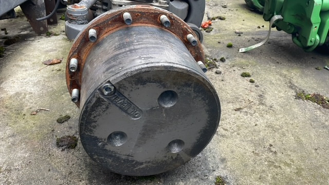 Valtra S322 most napędowy przedni części - Első tengely - Mezőgazdasági gépek: 3 kép. Valtra S322 most napędowy przedni części - Első tengely - Mezőgazdasági gépek: 3 kép.