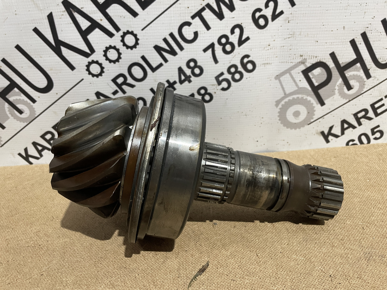 Valtra S354 Massey 8480 - skrzynia biegów - wałek ataku 12z 945100410010 - Sebességváltó - Mezőgazdasági gépek: 1 kép. Valtra S354 Massey 8480 - skrzynia biegów - wałek ataku 12z 945100410010 - Sebességváltó - Mezőgazdasági gépek: 1 kép.